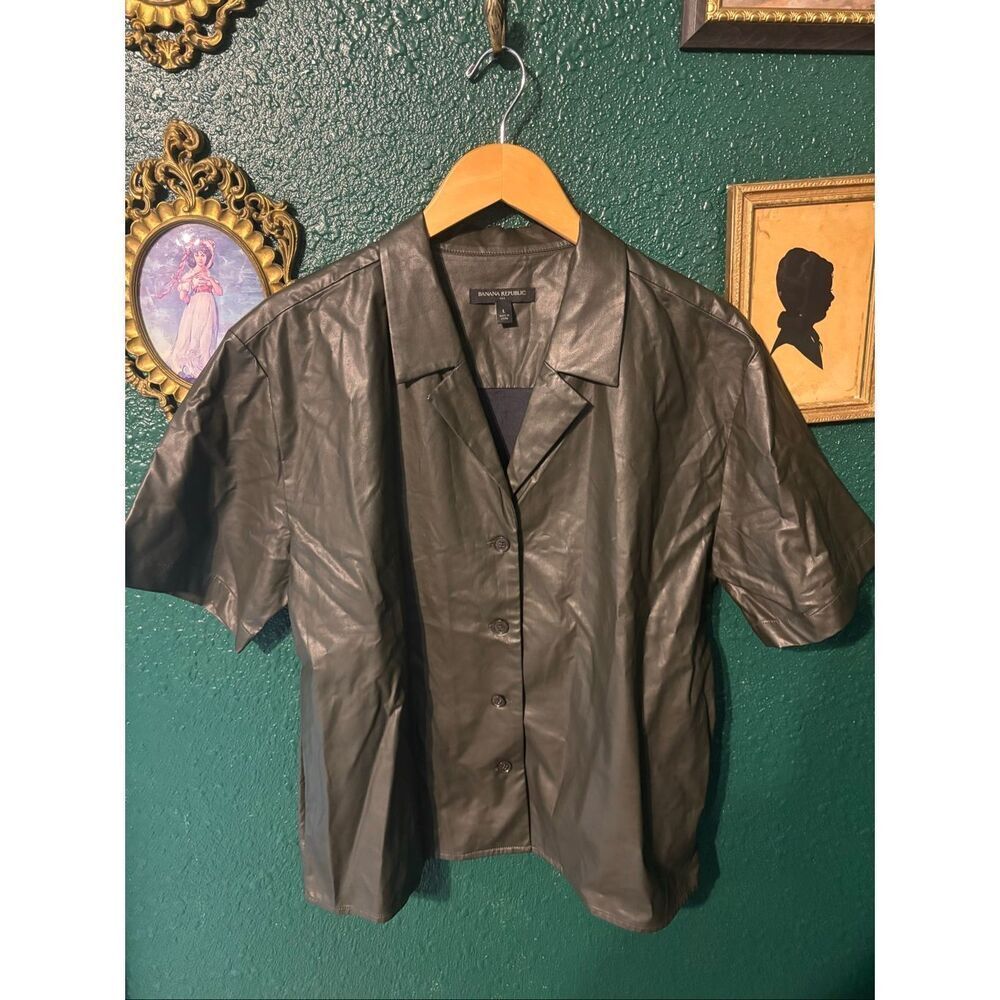 BANANA REPUBLIC Green Faux Leather Short Sleeve Shirt Women's Size L